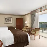 Travelodge By Wyndham Niagara Falls Fallsview